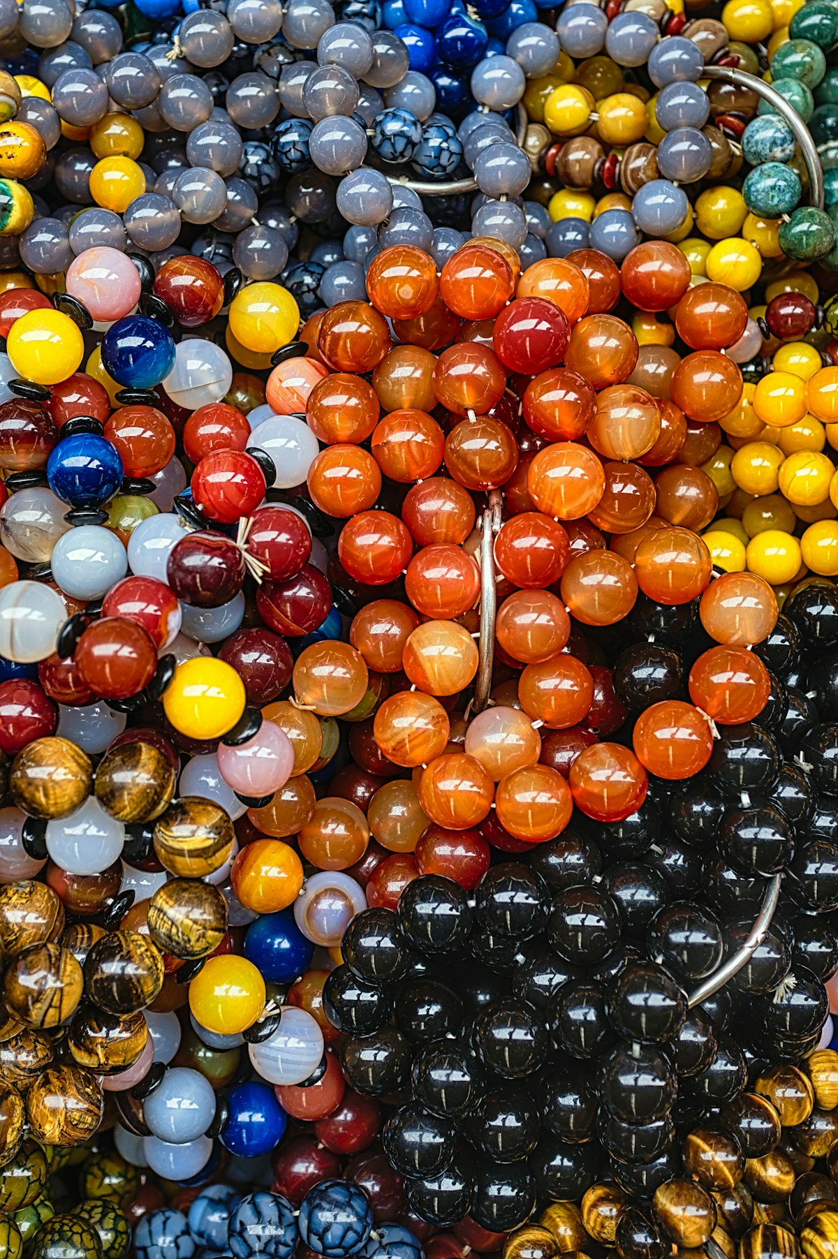 Perles d'ambre aux tons miel et orangé